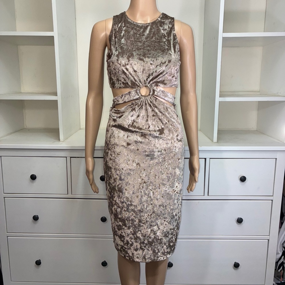 LunaChix Velvet Cutout Ring Detail Midi Dress Brown‎ Size Medium